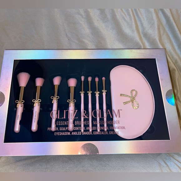 Glitz and Glam Bow Makeup Brush - Picture 5 of 5